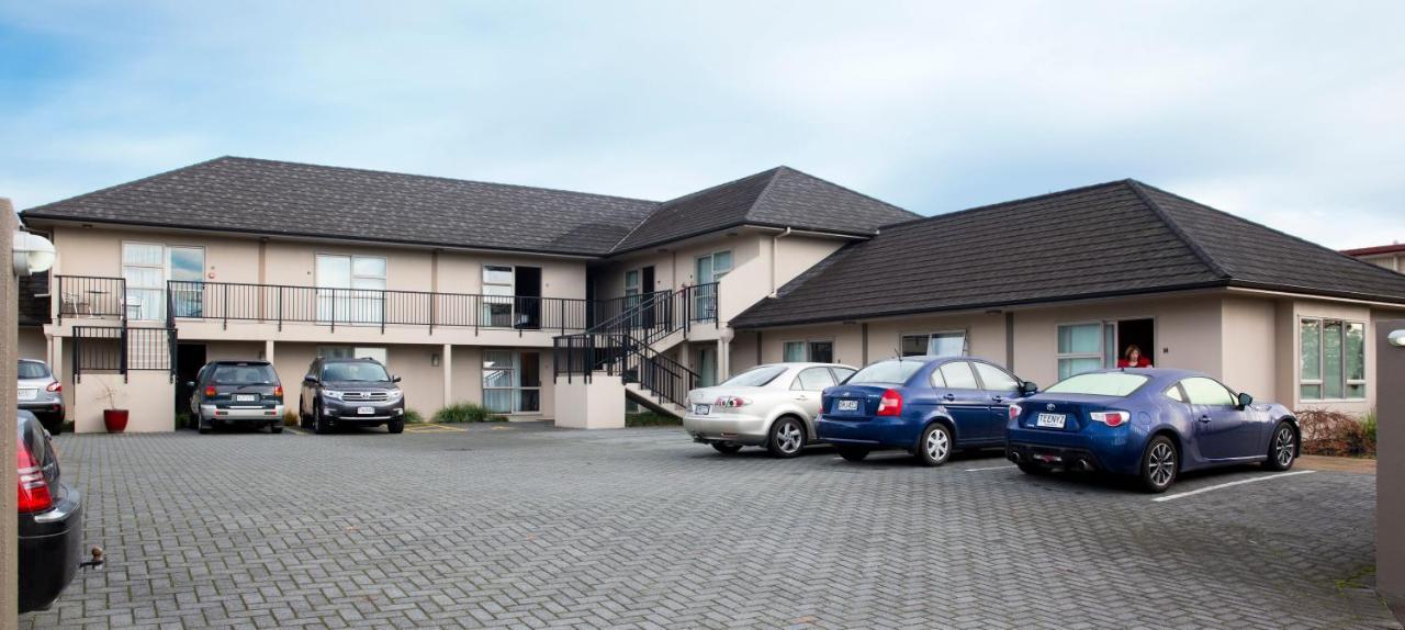 Executive On Fenton Motel Роторуа Екстериор снимка