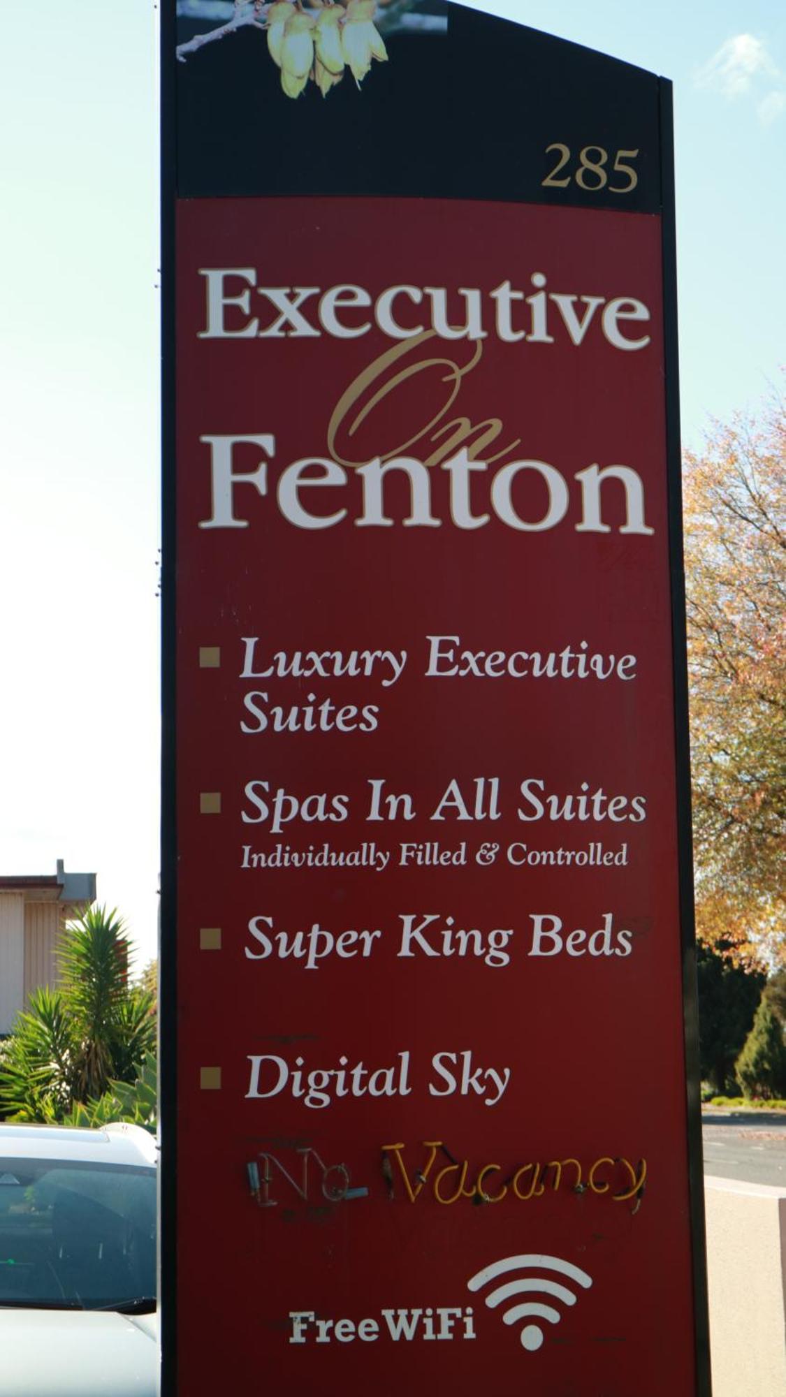 Executive On Fenton Motel Роторуа Екстериор снимка